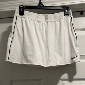 Nike White Women’s Athletic Skort with Black Trim